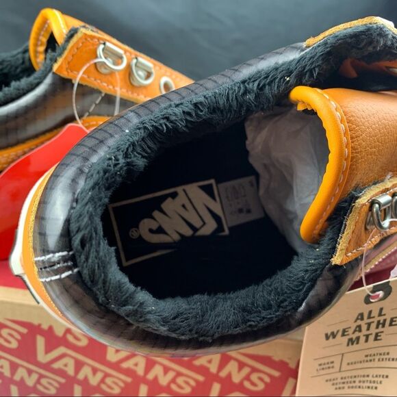 Vans Old Skool MTE Apricot Fur Womens Sneakers - Picture 3 of 11